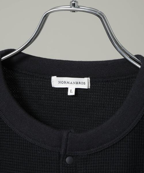 NANO universe(ナノユニバース)の「NORMANBROS/ショート丈ワッフルヘンリーネックTシャツ 半袖(Tシャツ/カットソー・メンズ・オフホワイト/ブラック・M/L)」の4枚目の写真