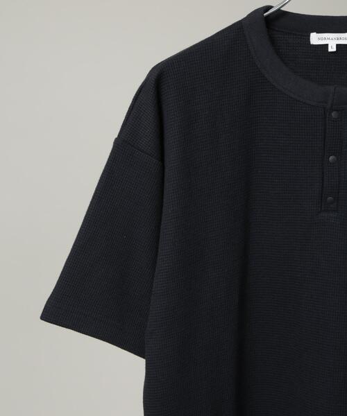 NANO universe(ナノユニバース)の「NORMANBROS/ショート丈ワッフルヘンリーネックTシャツ 半袖(Tシャツ/カットソー・メンズ・オフホワイト/ブラック・M/L)」の5枚目の写真