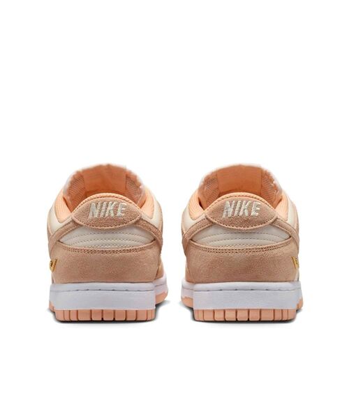 NIKE（ナイキ）の「ナイキ ダンク LOW スエード ウィメンズシューズ / Nike Dunk Low Suede Women's Shoes IO4244-800 Sunset Haze（スニーカー・レディース・オレンジ系その他2・23.5/25/24.5/24/23/22.5/26/25.5）」の13枚目の写真