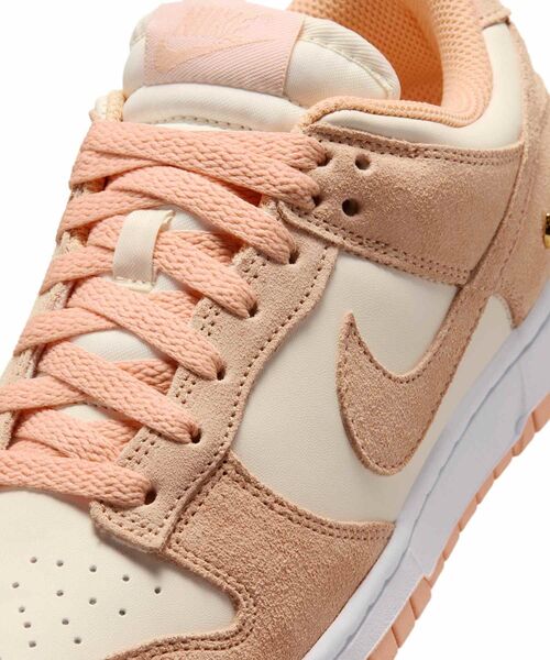 NIKE（ナイキ）の「ナイキ ダンク LOW スエード ウィメンズシューズ / Nike Dunk Low Suede Women's Shoes IO4244-800 Sunset Haze（スニーカー・レディース・オレンジ系その他2・23.5/25/24.5/24/23/22.5/26/25.5）」の14枚目の写真