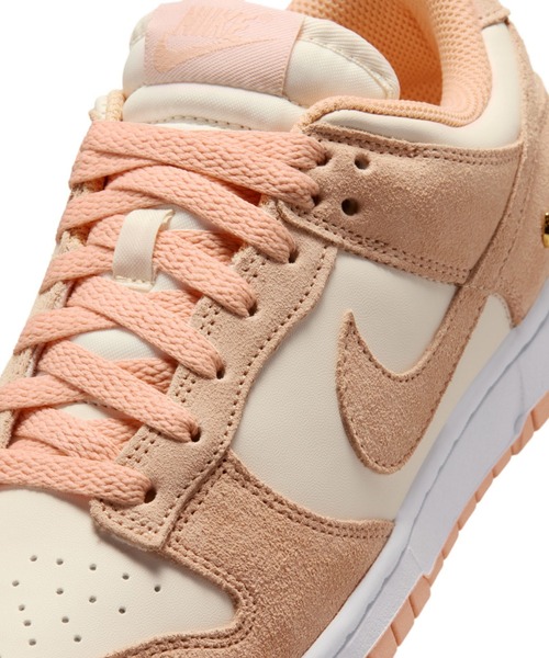 NIKE（ナイキ）の「ナイキ ダンク LOW スエード ウィメンズシューズ / Nike Dunk Low Suede Women's Shoes IO4244-800 Sunset Haze（スニーカー・レディース・オレンジ系その他2・23.5/25/24.5/24/23/22.5/26/25.5）」の7枚目の写真