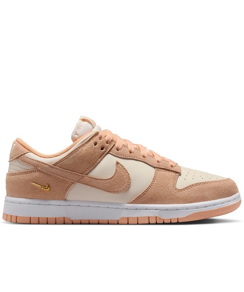 NIKE（ナイキ）の「ナイキ ダンク LOW スエード ウィメンズシューズ / Nike Dunk Low Suede Women's Shoes IO4244-800 Sunset Haze（スニーカー・レディース・オレンジ系その他2・23.5/25/24.5/24/23/22.5/26/25.5）」の3枚目の写真