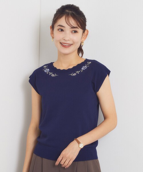 ITS'DEMO(イッツデモ)の「スカラップ刺繍ニット(Tシャツ/カットソー・レディース・ベビーピンク/ネイビー/アイボリー・00)」の2枚目の写真