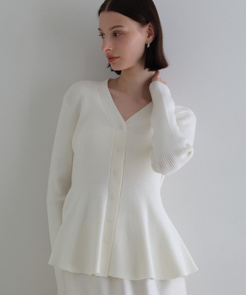 Freesia by andme(フリージアバイアンドミー)の「ペプラムリブニットカーディガン(カーディガン/ボレロ・レディース・オフホワイト/ブラック/ブラウン・M)」の17枚目の写真