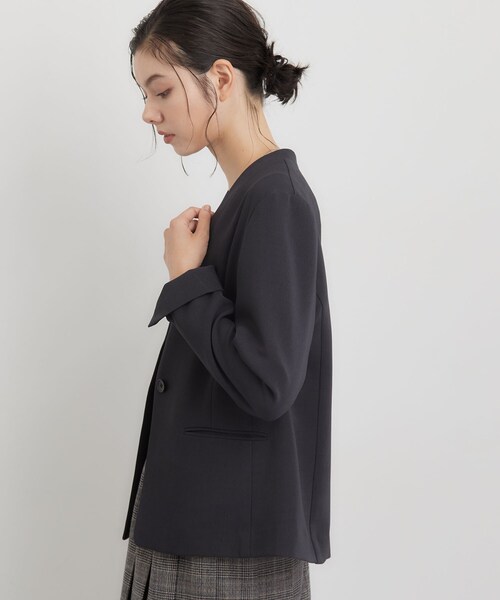 THE SHOP TK （ザ ショップ ティーケー ）の「【セットアップ可】ビジネスノーカラージャケット（ノーカラージャケット・レディース・スミクロ/ブラウン系その他・12/13）」の12枚目の写真