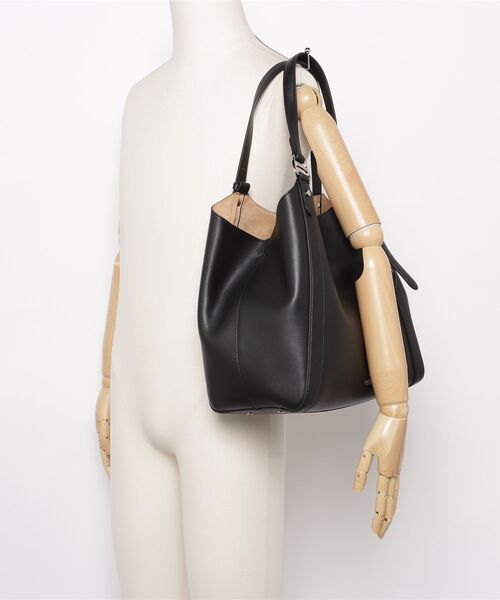 LAUREN RALPH LAUREN(ローレン ラルフ ローレン)の「ナッパ レザー ラージ Tasha トート バッグ(トートバッグ・レディース・ブラック系1・ONE)」の10枚目の写真