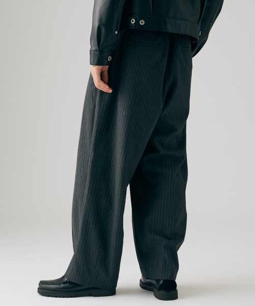 JOURNAL STANDARD(ジャーナルスタンダード)の「TR ツイル モダン ワイド スラックス(スラックス・メンズ・チャコールグレー/ブラック/ブラック系その他/スミクロ・SMALL/MEDIUM/LARGE)」の9枚目の写真