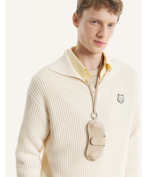 Maison Kitsune(メゾンキツネ)の「FOX HEAD COTTON RIBBED POLO JUMPER(ニット/セーター・メンズ・オフホワイト・M/L/XL)」の6枚目の写真