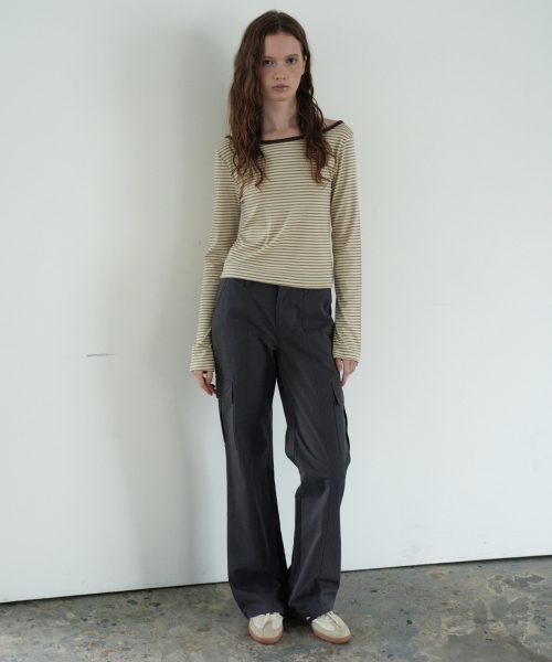 WAARFORWOMAN(ワール・フォー・ウーマン)の「W1156 切り替えストレートカーゴパンツ_チャコール(その他パンツ・レディース・その他・SMALL/MEDIUM/LARGE)」の2枚目の写真