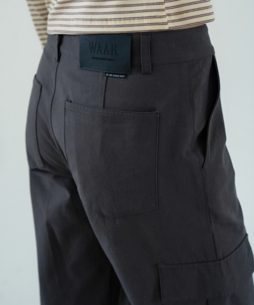 WAARFORWOMAN(ワール・フォー・ウーマン)の「W1156 切り替えストレートカーゴパンツ_チャコール(その他パンツ・レディース・その他・SMALL/MEDIUM/LARGE)」の8枚目の写真