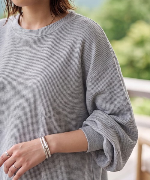 STYLE DELI（スタイルデリ）の「【DELI by】ふんわりワッフル素材のリラックスプルオーバー（スウェット・レディース・グレー/ブラック・M）」の9枚目の写真