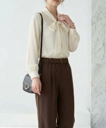 大きめボウタイが華やかな、上品 ビッグリボン サテンブラウス 秋服