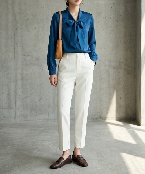 Forcement(フォースメント)の「大きめボウタイが華やかな、上品 ビッグリボン サテンブラウス 秋服(シャツ/ブラウス・レディース・ブラック/ホワイト/ブルー・FREE)」の4枚目の写真