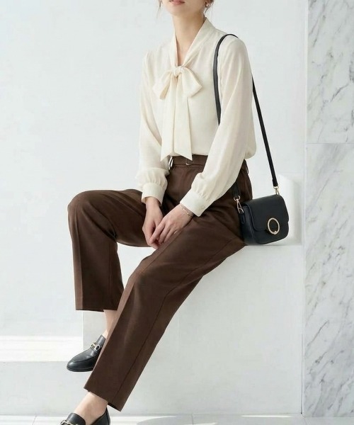 Forcement(フォースメント)の「大きめボウタイが華やかな、上品 ビッグリボン サテンブラウス 秋服(シャツ/ブラウス・レディース・ブラック/ホワイト/ブルー・FREE)」の12枚目の写真