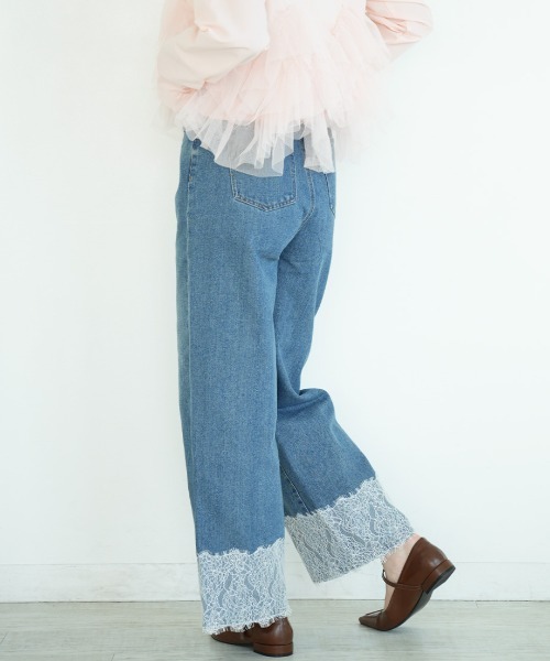 Nulli(ヌリ)の「レースヘムワイドデニムパンツ(デニムパンツ・レディース・ブラック/ブルー・SMALL/MEDIUM)」の5枚目の写真