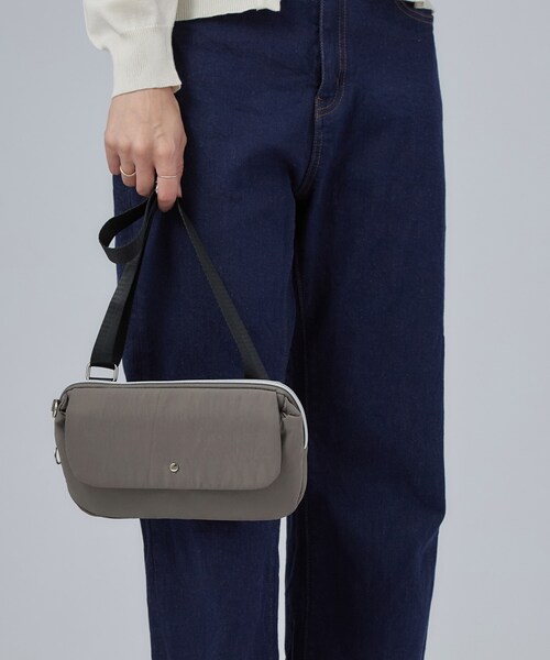 SHOO・LA・RUE(シューラルー)の「【撥水】お財布ショルダーバッグ(ショルダーバッグ・レディース・ライトパープル/ブラック/ナチュラル・00)」の6枚目の写真