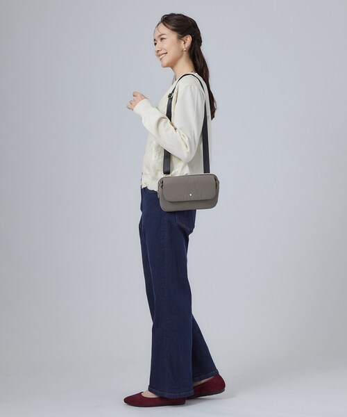 SHOO・LA・RUE(シューラルー)の「【撥水】お財布ショルダーバッグ(ショルダーバッグ・レディース・ライトパープル/ブラック/ナチュラル・00)」の7枚目の写真