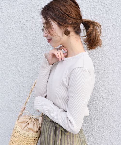 SHIPS(シップス)の「バックスリットテレコプルオーバー◇(Tシャツ/カットソー・レディース・ホワイト/ダークグレー/ベージュ/ブルー・ONE SIZE)」の3枚目の写真