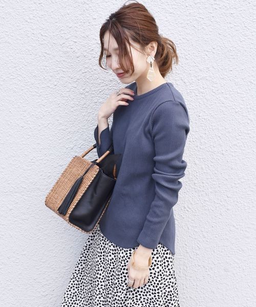 SHIPS(シップス)の「バックスリットテレコプルオーバー◇(Tシャツ/カットソー・レディース・ホワイト/ダークグレー/ベージュ/ブルー・ONE SIZE)」の2枚目の写真