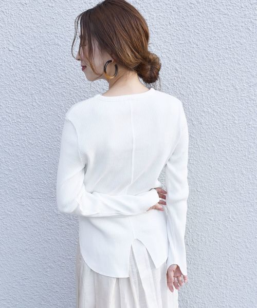 SHIPS(シップス)の「バックスリットテレコプルオーバー◇(Tシャツ/カットソー・レディース・ホワイト/ダークグレー/ベージュ/ブルー・ONE SIZE)」の8枚目の写真