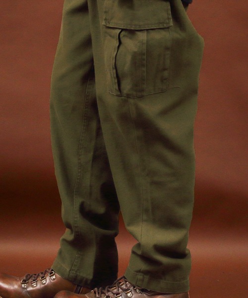 ８(eight)（エイト）の「テーパード ワイド　カーゴパンツ（カーゴパンツ・メンズ・ブラック/ブラウン/カーキ・MEDIUM/LARGE/X-LARGE）」の6枚目の写真