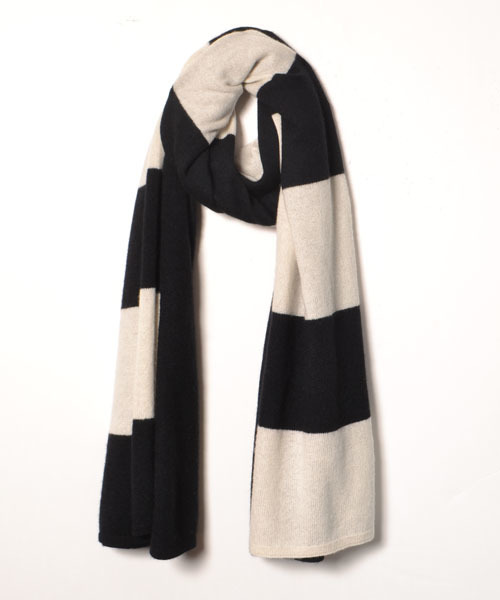 AMERICAN RAG CIE（アメリカンラグシー）の「カシミヤ太ピッチボーダー2WAYストール/203-ATE-L142-AC072（マフラー・レディース・ブラック/ネイビー・ONE SIZE）」の3枚目の写真