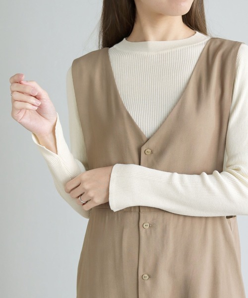 HER CLOSET（ハークローゼット）の「(入荷無し)【shemoshelly】袖スリットロングスリーブクルーネックリブニット（ニット/セーター・レディース・ライトグレー/ブラック/オフホワイト/ラベンダー/グリーン系その他/イエロー系その他・M）」の2枚目の写真