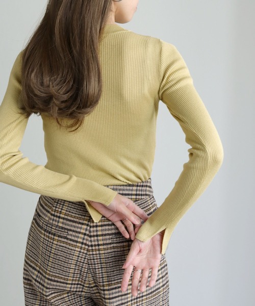 HER CLOSET（ハークローゼット）の「(入荷無し)【shemoshelly】袖スリットロングスリーブクルーネックリブニット（ニット/セーター・レディース・ライトグレー/ブラック/オフホワイト/ラベンダー/グリーン系その他/イエロー系その他・M）」の13枚目の写真