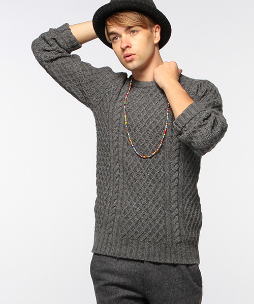 BEAMS LIGHTS Men's(ビームスライツ メンズ)の「BEAMS LIGHTS / 3ゲージケーブルニット(ニット/セーター・メンズ・オフホワイト/レッド/グレー/ネイビー・LARGE/SMALL/X-LARGE/MEDIUM)」の3枚目の写真