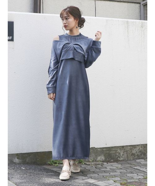 dazzlin（ダズリン）の「カットベロアロングワンピース（ワンピース・レディース・オフホワイト/ブラック/ブルー/パープル・FREE）」の16枚目の写真