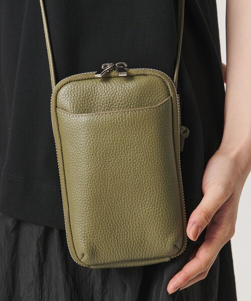BEAUTY&YOUTH UNITED ARROWS（ビューティーアンドユースユナイテッドアローズ）の「レザー ジップスリム ウォレットショルダー（財布・レディース・ブラック/ライトグレー/ブラウン/シルバー/ライム/ライラック/オフホワイト/ケリーグリーン/オレンジ/イエロー/グレー/ゴールド/ピンク/モカ/ターコイズブルー/レッド/オリーブ/ワイン・FREE）」の7枚目の写真
