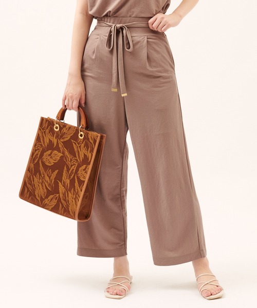 natural couture（ナチュラルクチュール）の「涼しげサラっとカットパンツ（その他パンツ・レディース・ブラック/オレンジ/モカ/グレイッシュベージュ・FREE）」の2枚目の写真