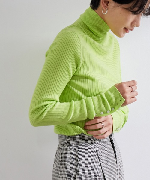 ADAM ET ROPE'（アダムエロペ）の「アンチピリングリブニットタートル（ニット/セーター・レディース・ブラック/キナリ/ミント/パープル・FREE）」の3枚目の写真