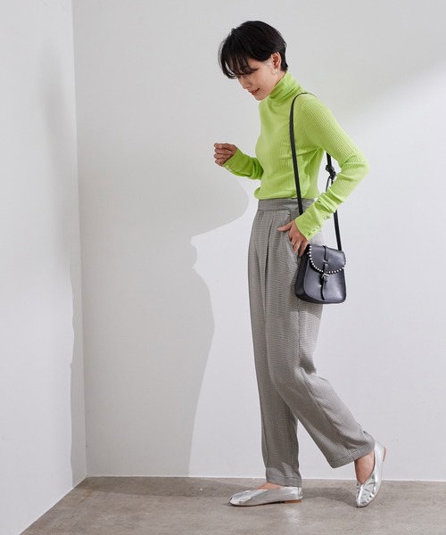 ADAM ET ROPE'（アダムエロペ）の「アンチピリングリブニットタートル（ニット/セーター・レディース・ブラック/キナリ/ミント/パープル・FREE）」の8枚目の写真