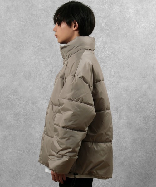 make a ray!（メイク ア レイ！）の「オーバーサイズ スタンドカラー ファイバーダウン ショートジャケット（ダウンジャケット/コート・メンズ・グレー/ブラック/オフホワイト・M/L）」の13枚目の写真