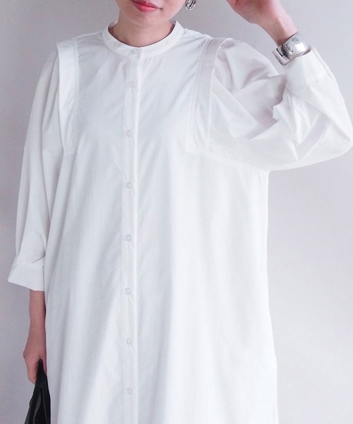 NICOLE white(ニコルホワイト)の「バックビンテージサテンワンピース(ワンピース・レディース・カーキ/オフホワイト/ライトグレー・FREE)」の10枚目の写真