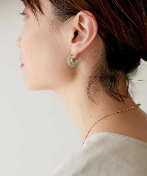 URBAN RESEARCH DOORS(アーバンリサーチドアーズ)の「MACHETE Muse Hoop(ピアス(両耳用)・レディース・アイボリー/ライトブラウン/グリーン系その他・ONE)」の5枚目の写真