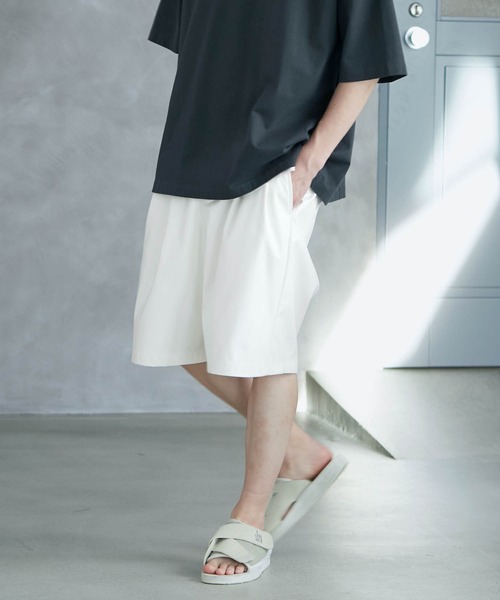 MONO-MART（モノマート）の「ワイドシルエットTRストレッチショートパンツ（その他パンツ・メンズ・ホワイト/チャコールグレー/ライトグレー/ブラック/ネイビー/サックスブルー/グリーン/ホワイト系その他/ブラック系その他/ベージュ系その他/ライラック/スモークピンク・S/M/L）」の3枚目の写真