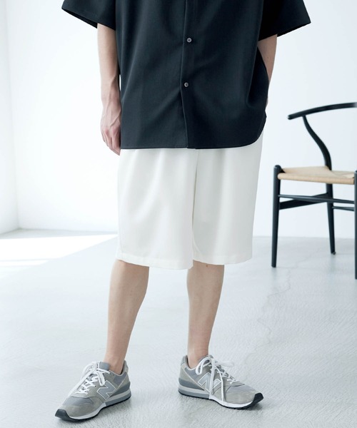 MONO-MART（モノマート）の「ワイドシルエットTRストレッチショートパンツ（その他パンツ・メンズ・ホワイト/チャコールグレー/ライトグレー/ブラック/ネイビー/サックスブルー/グリーン/ホワイト系その他/ブラック系その他/ベージュ系その他/ライラック/スモークピンク・S/M/L）」の2枚目の写真