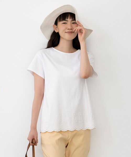 J.PRESS(ジェイプレス)の「【UVケア・接触冷感】コンパクトコットンスムース 裾刺繍 カットソー(Tシャツ/カットソー・レディース・ホワイト系/グレー系/ダークブラウン系/ベージュ系・LARGE/MEDIUM)」の2枚目の写真