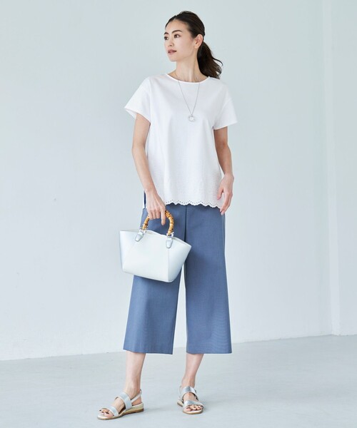 J.PRESS(ジェイプレス)の「【UVケア・接触冷感】コンパクトコットンスムース 裾刺繍 カットソー(Tシャツ/カットソー・レディース・ホワイト系/グレー系/ダークブラウン系/ベージュ系・LARGE/MEDIUM)」の7枚目の写真