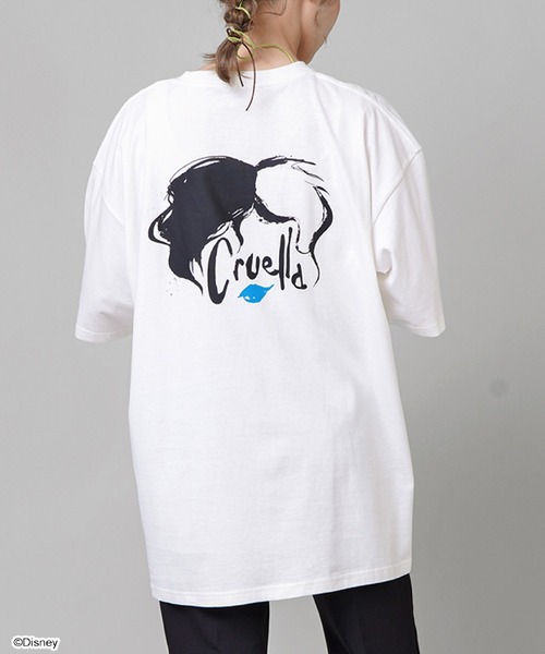 Disney（ディズニー）の「【Disney / ディズニー】クルエラ バックプリント ビッグTシャツ（Tシャツ/カットソー・レディース・ホワイト×パープル/ホワイト×レッド/ホワイト×ブルー・ONESIZE）」の2枚目の写真