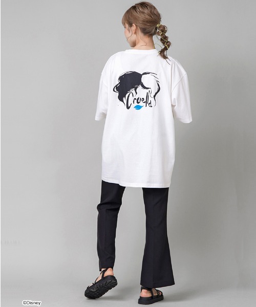 Disney（ディズニー）の「【Disney / ディズニー】クルエラ バックプリント ビッグTシャツ（Tシャツ/カットソー・レディース・ホワイト×パープル/ホワイト×レッド/ホワイト×ブルー・ONESIZE）」の13枚目の写真