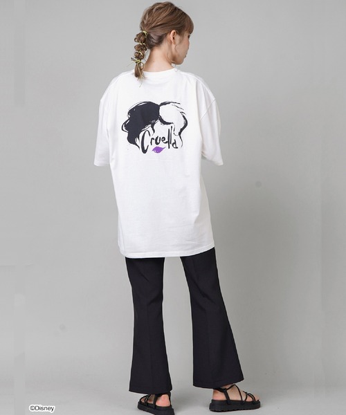 Disney（ディズニー）の「【Disney / ディズニー】クルエラ バックプリント ビッグTシャツ（Tシャツ/カットソー・レディース・ホワイト×パープル/ホワイト×レッド/ホワイト×ブルー・ONESIZE）」の8枚目の写真