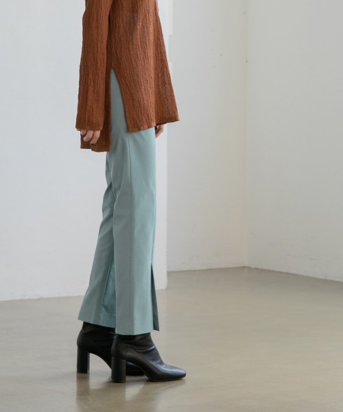 yuw（ユウ）の「FRONT SLIT PANTS　215968（スラックス・レディース・ブラック/レッド/グリーン・MEDIUM/LARGE）」の10枚目の写真