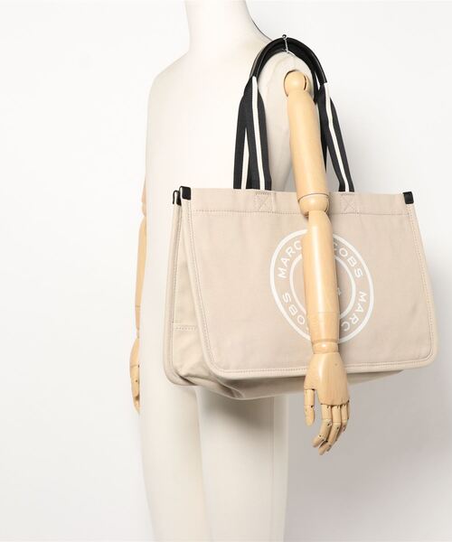 MARC JACOBS（マークジェイコブス）の「SIGNET CANVAS LARGE TOTE 