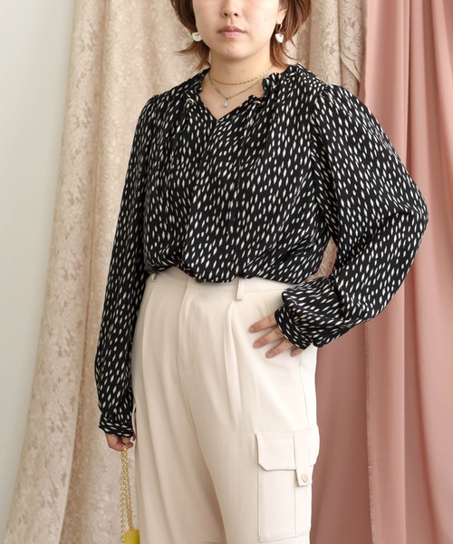 palm RICHE(ポームリシュ)の「アソートプリントギャザーネックブラウス(シャツ/ブラウス・レディース・ブラック/ベージュ/ピンク・M)」の5枚目の写真