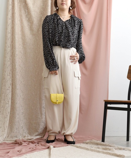 palm RICHE(ポームリシュ)の「アソートプリントギャザーネックブラウス(シャツ/ブラウス・レディース・ブラック/ベージュ/ピンク・M)」の11枚目の写真