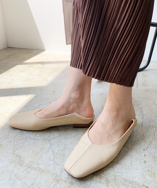 LIAN(リアン)の「スクエアトゥフラットシューズ(パンプス・レディース・ブラック/アイボリー/モカ・MEDIUM/LARGE/SMALL)」の4枚目の写真