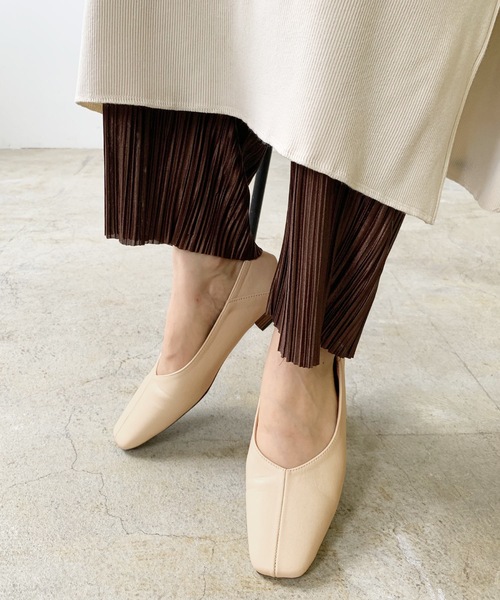 LIAN(リアン)の「スクエアトゥフラットシューズ(パンプス・レディース・ブラック/アイボリー/モカ・MEDIUM/LARGE/SMALL)」の5枚目の写真